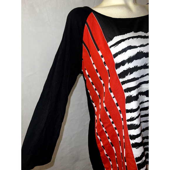 AUGUST SILK Top Women's Size L Red Black Abstract Print Front & Knit Back Shirt - Picture 3 of 6